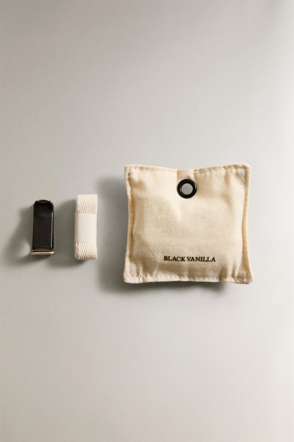 Черный ванильный клип-освежитель для воздуха в автомобиле