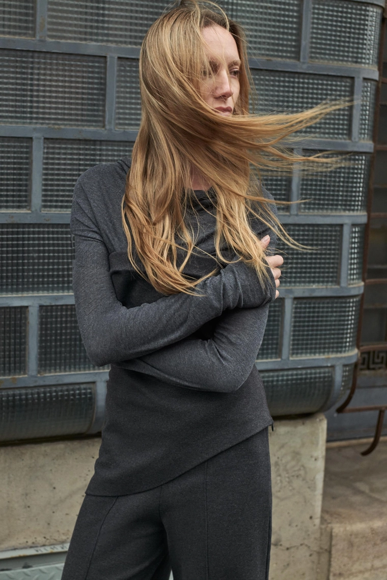 ФУТБОЛКА С ДРАПИРОВКОЙ И ЛИОЦЕЛЛОМ