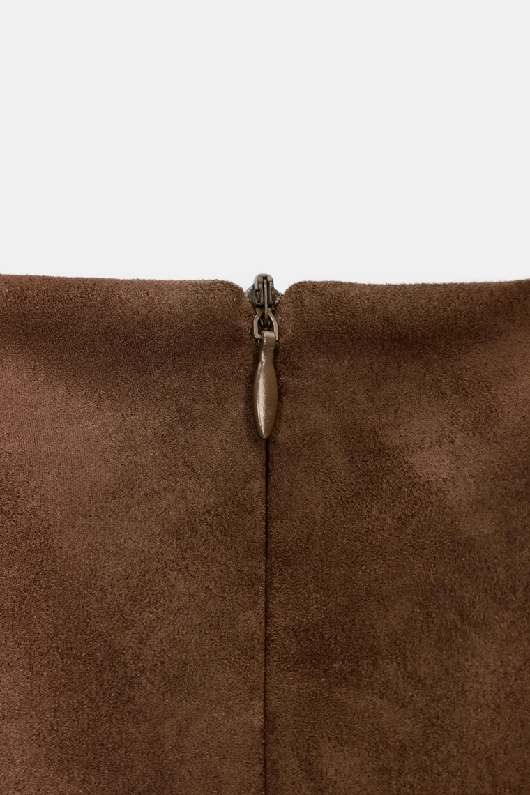 КОРОТКОЕ ПЛАТЬЕ ИЗ ИСКУССТВЕННОЙ ЗАМШИ С ВОЛАНАМИ