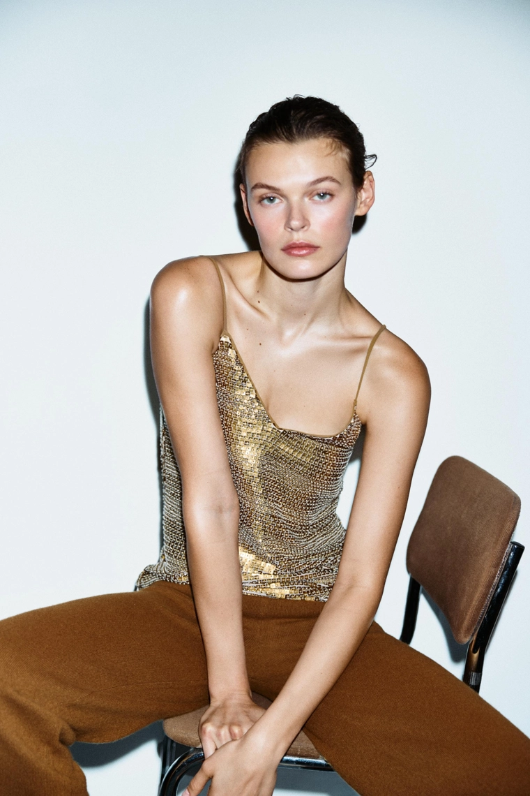 МАЙКА НА БРЕТЕЛЯХ С ПАЙЕТКАМИ И БУСИНАМИ