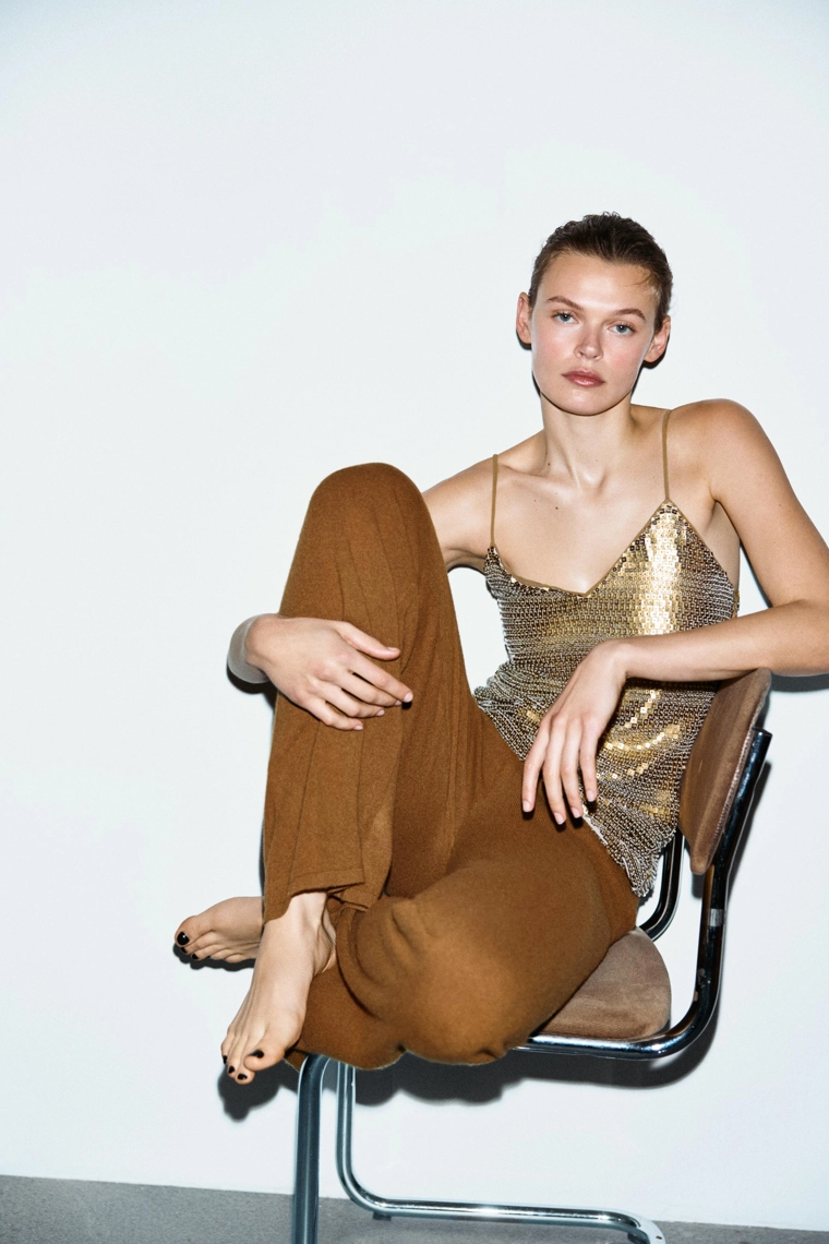 МАЙКА НА БРЕТЕЛЯХ С ПАЙЕТКАМИ И БУСИНАМИ