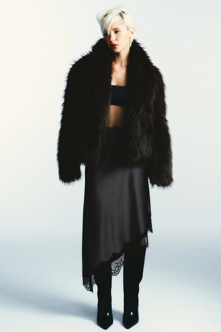 АТЛАСНАЯ ЮБКА С КРУЖЕВОМ