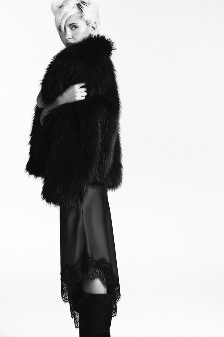 АТЛАСНАЯ ЮБКА С КРУЖЕВОМ