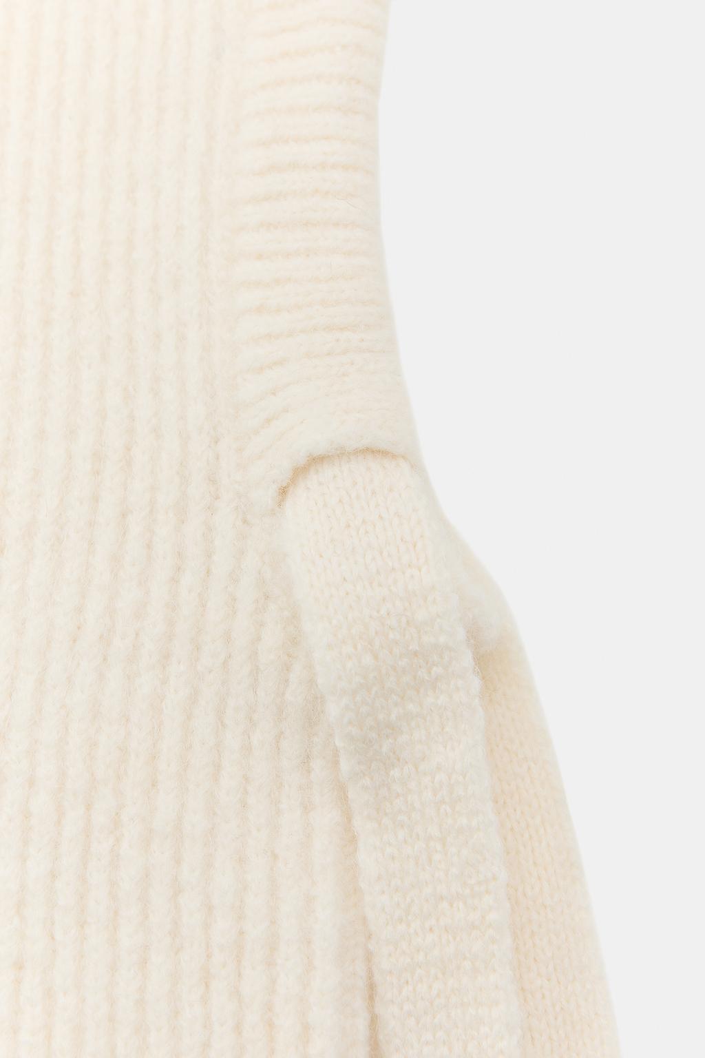 ВЯЗАНЫЙ КАПЮШОН В РУБЧИК