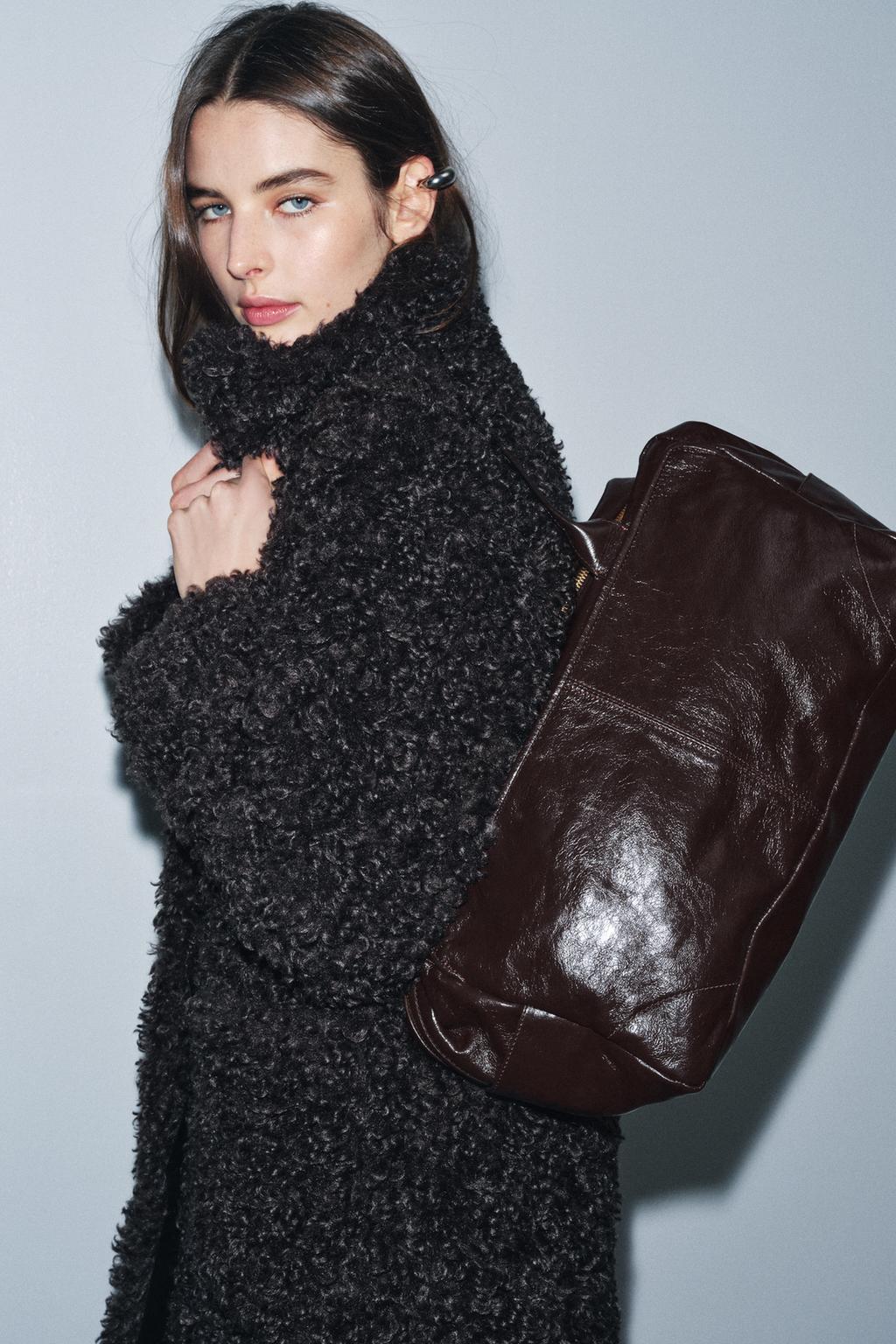 МАКСИ-СУМКА-БОУЛИНГ ИЗ КОЖИ