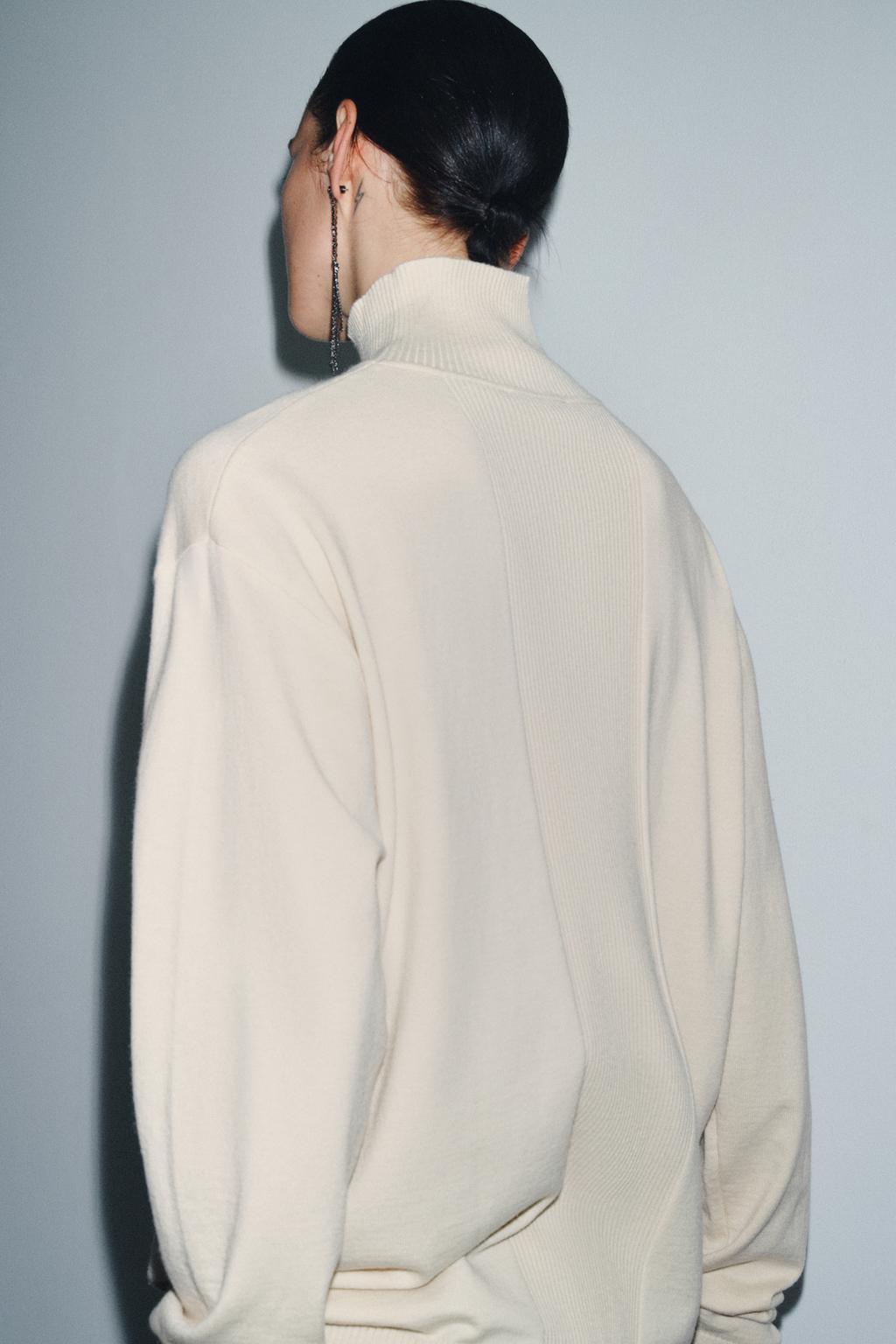 ДЖЕМПЕР ОВЕРСАЙЗ ИЗ ТРИКОТАЖА