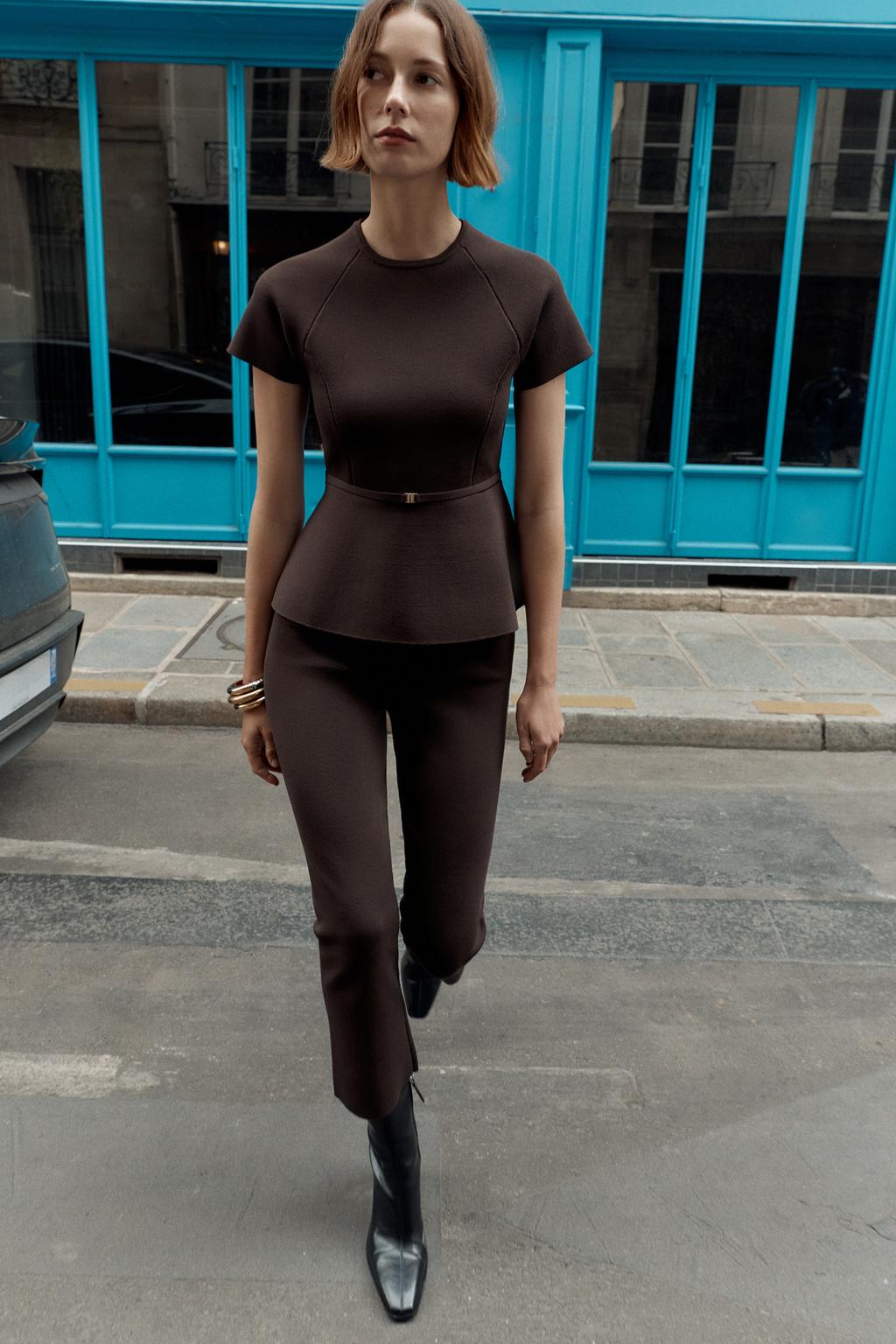 ТРИКОТАЖНЫЙ ТОП С БАСКОЙ И ПОЯСОМ