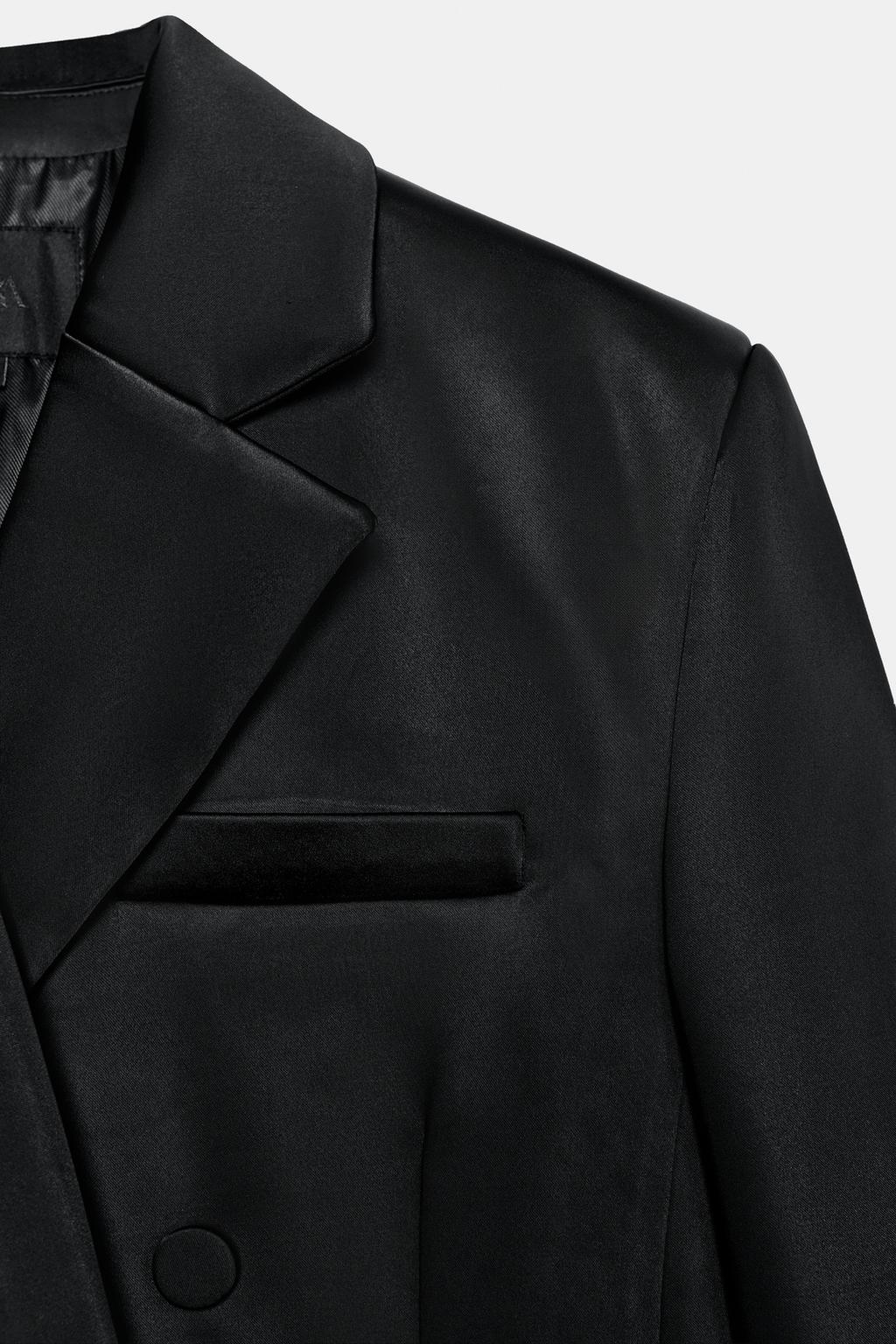 АТЛАСНЫЙ БЛЕЙЗЕР С КАРМАНАМИ