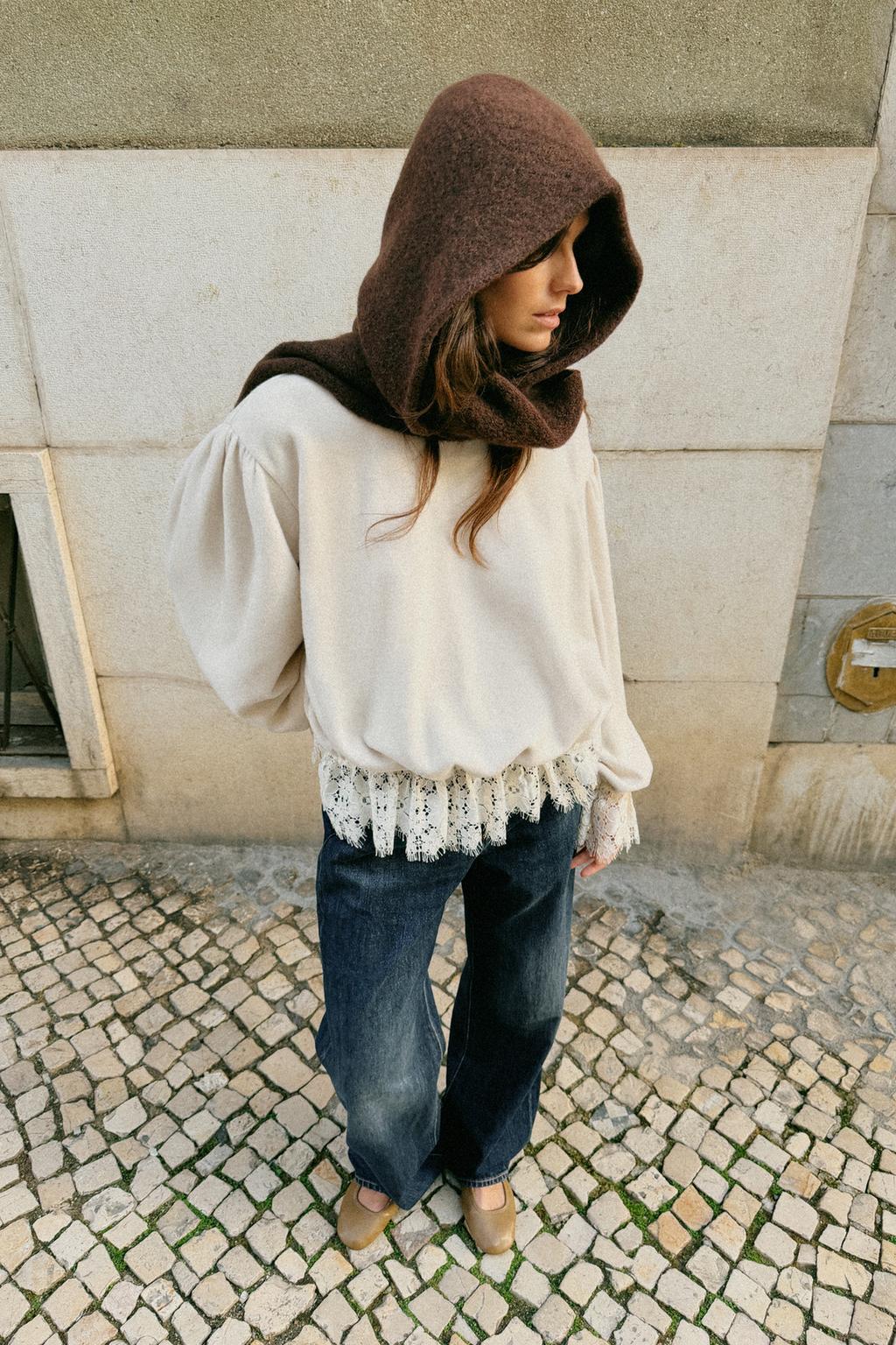 Романтический свитшот с кружевом