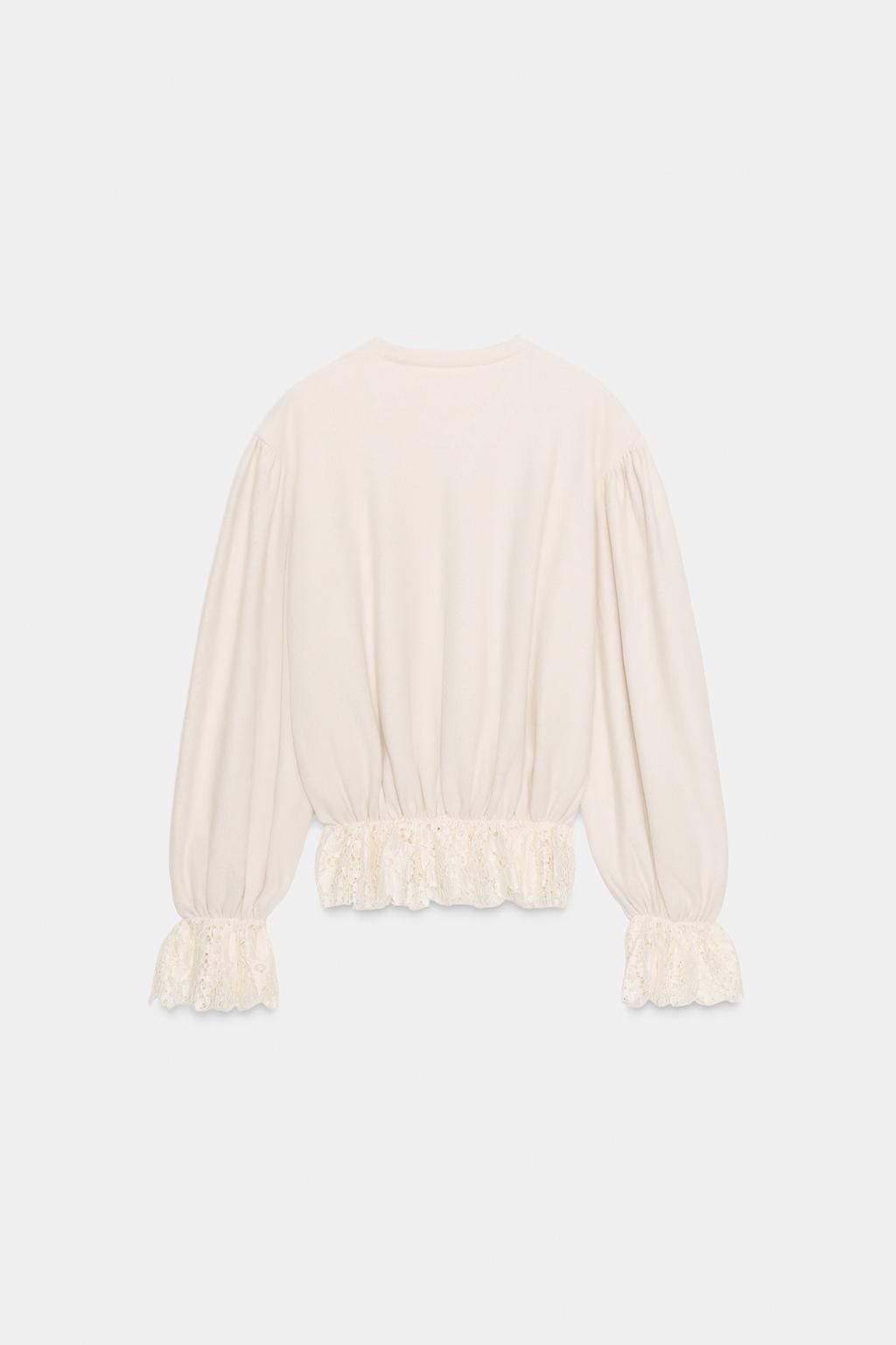 Романтический свитшот с кружевом