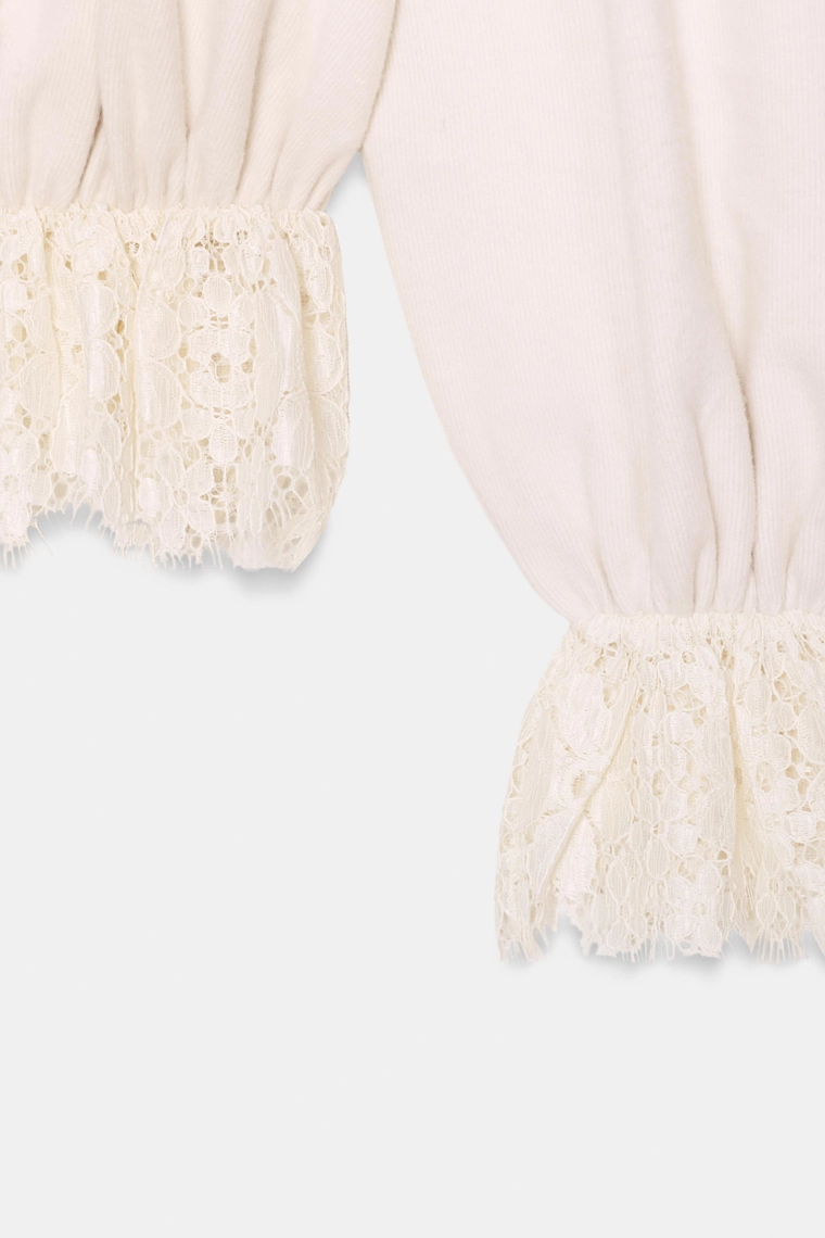 Романтический свитшот с кружевом