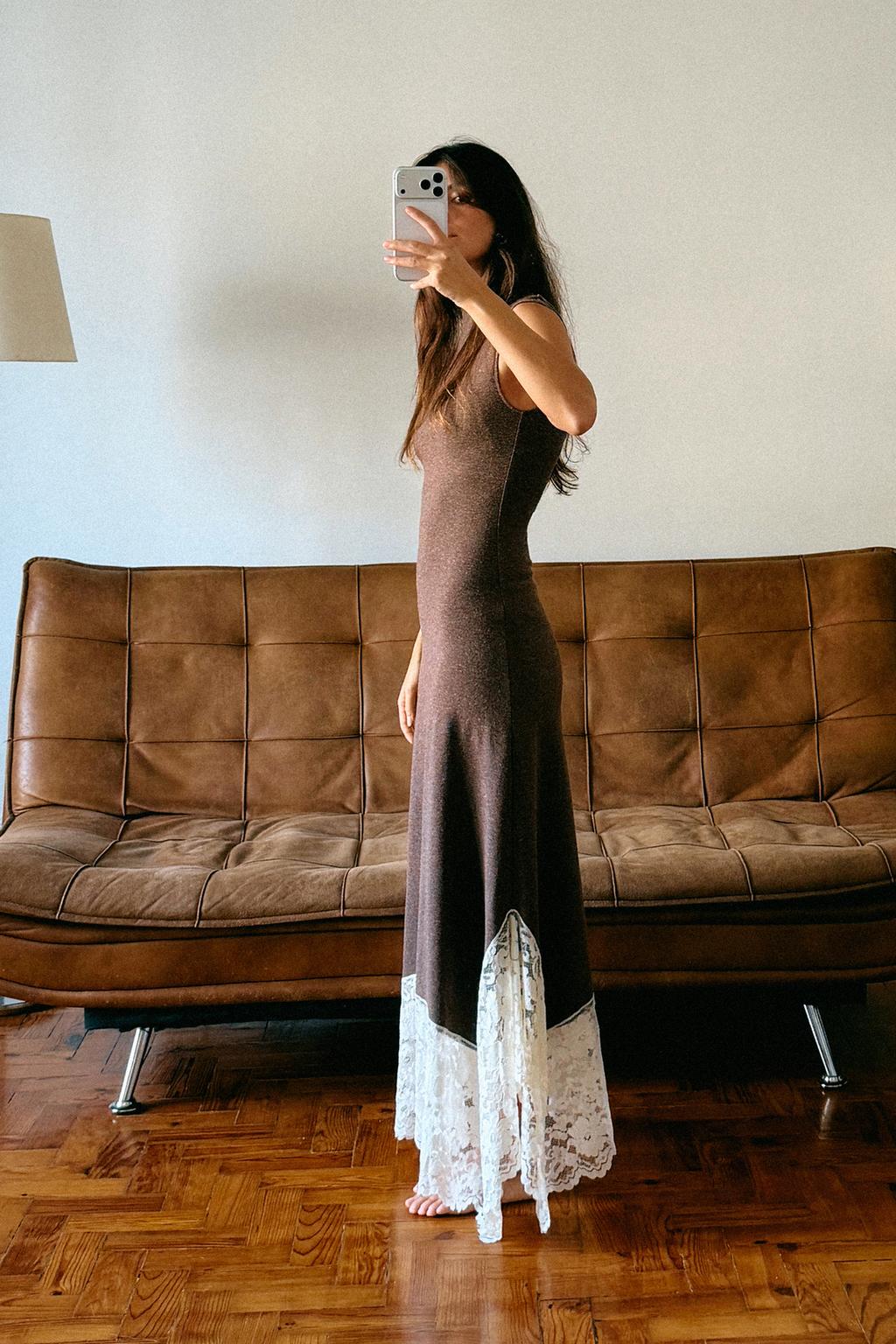 ДЛИННОЕ КОМБИНИРОВАННОЕ ПЛАТЬЕ С КРУЖЕВОМ