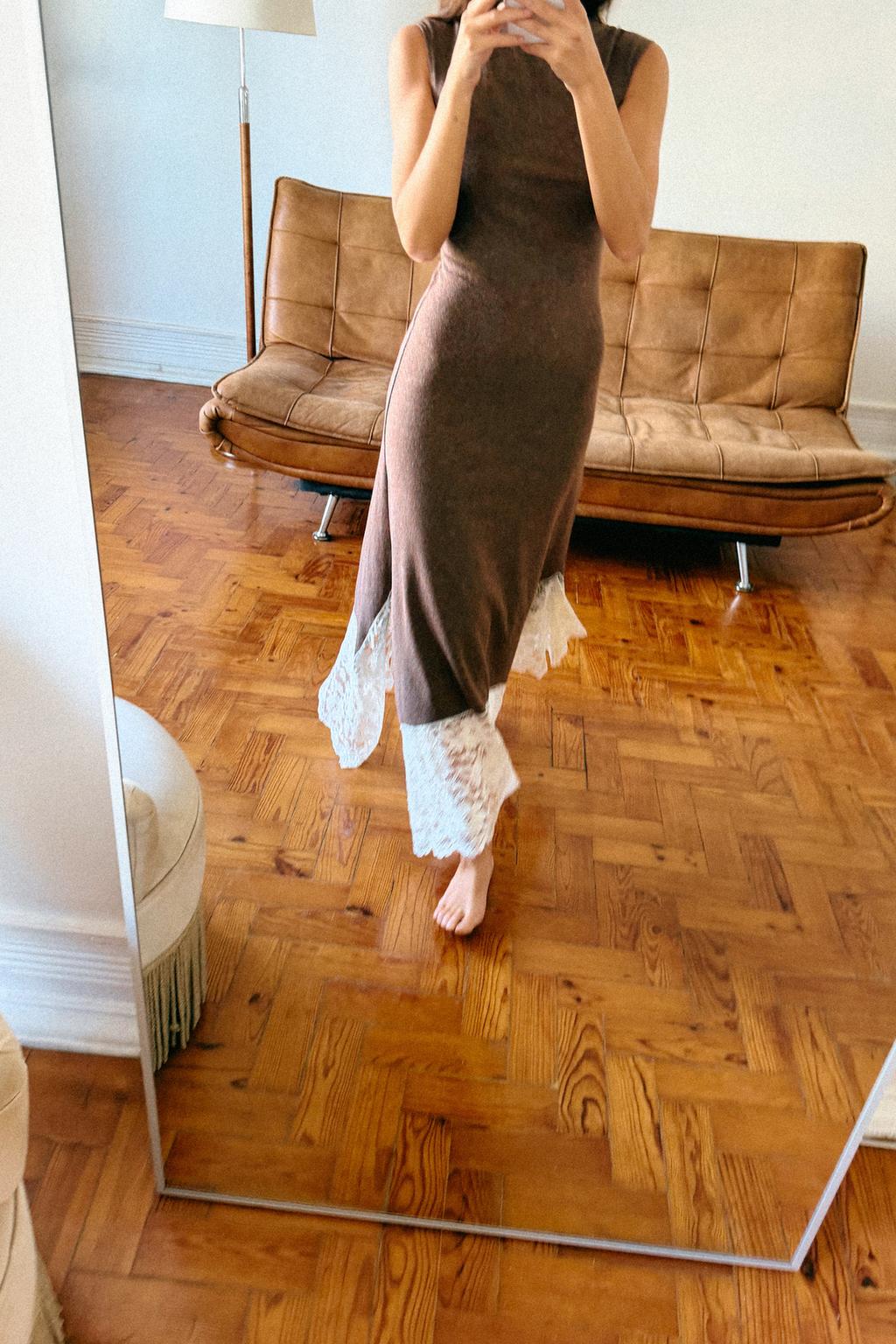 ДЛИННОЕ КОМБИНИРОВАННОЕ ПЛАТЬЕ С КРУЖЕВОМ