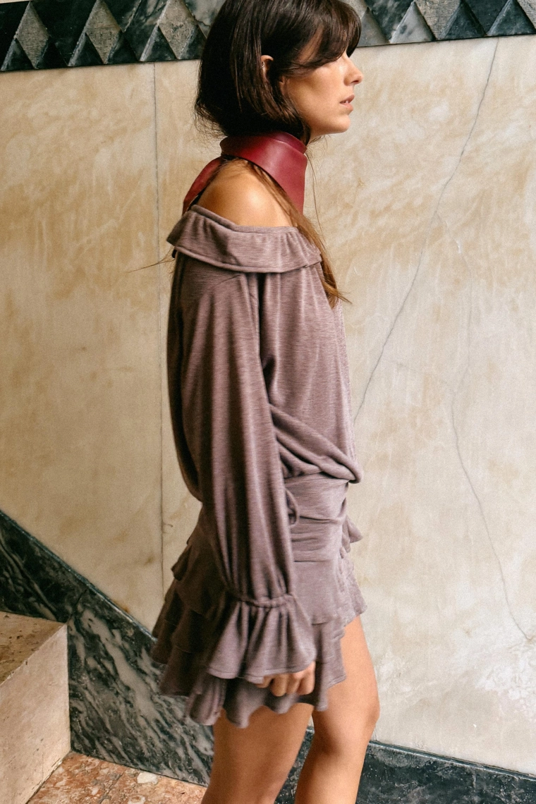 МАЙКА С ВОЛАНАМИ ИЗ МЯГКОЙ ТКАНИ