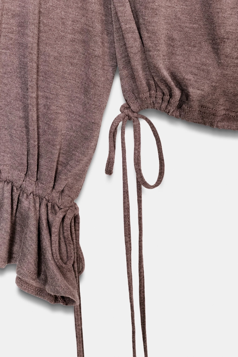 МАЙКА С ВОЛАНАМИ ИЗ МЯГКОЙ ТКАНИ