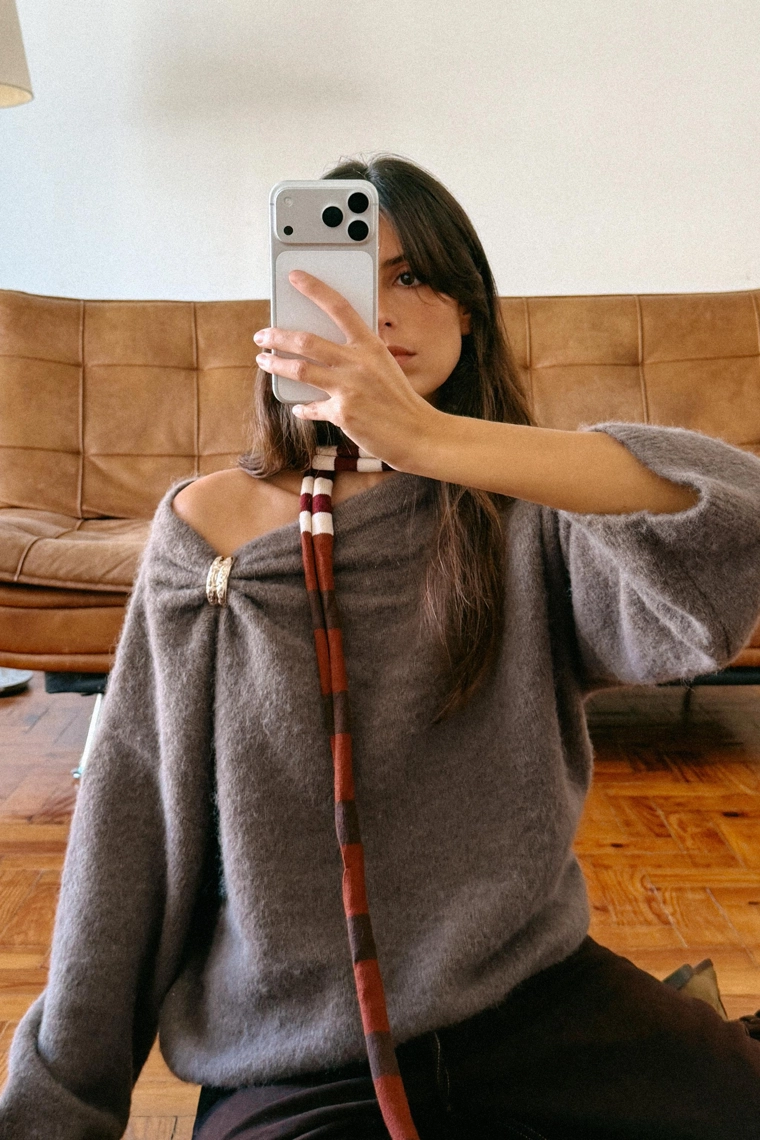 ДЖЕМПЕР ВЯЗАНЫЙ С БРОШЬЮ