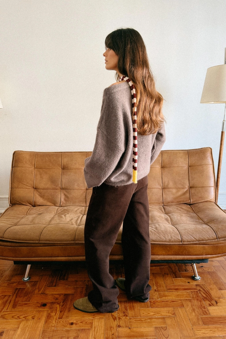 ДЖЕМПЕР ВЯЗАНЫЙ С БРОШЬЮ