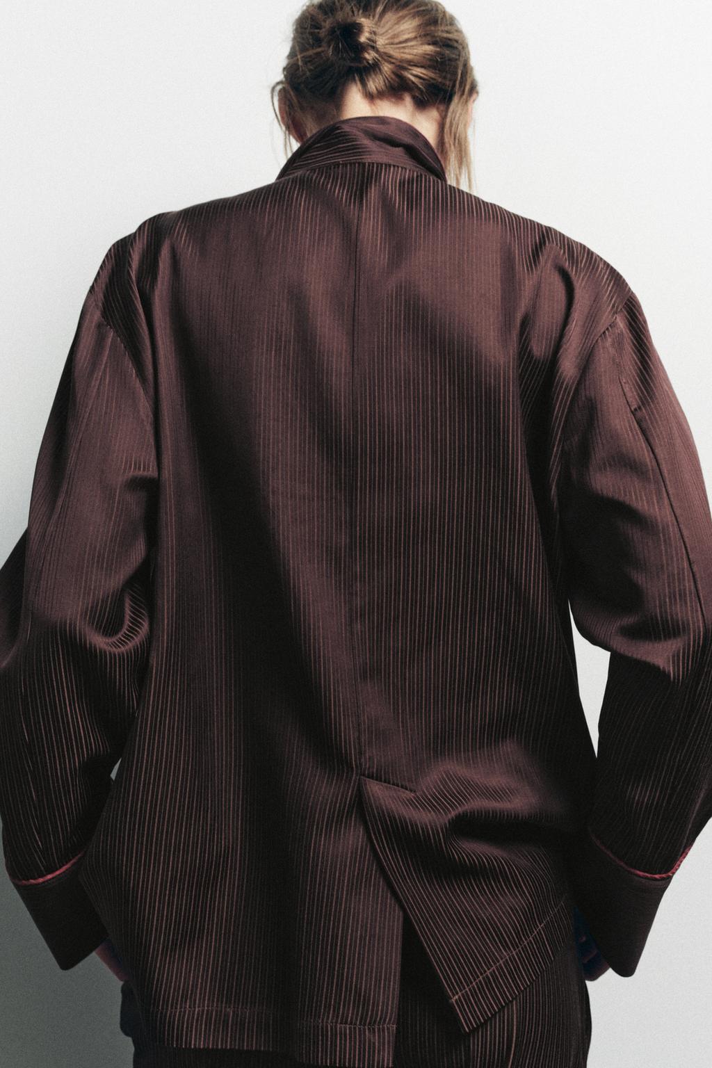 РУБАШКА В ПИЖАМНОМ СТИЛЕ В ПОЛОСКУ С КОНТРАСТНЫМИ ДЕТАЛЯМИ