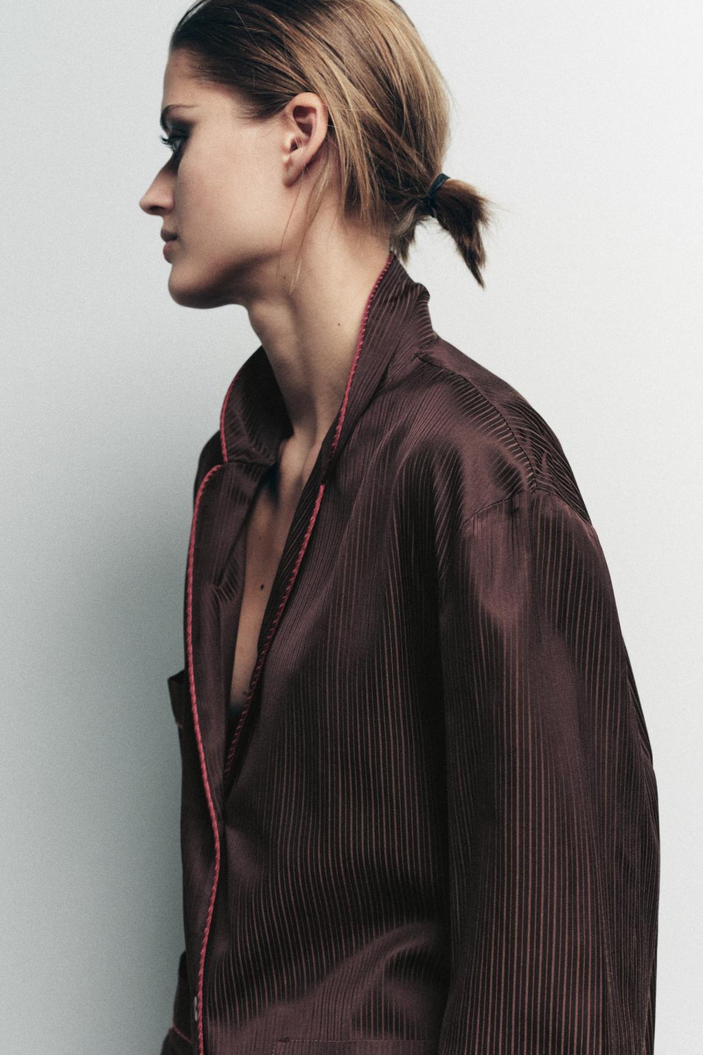 РУБАШКА В ПИЖАМНОМ СТИЛЕ В ПОЛОСКУ С КОНТРАСТНЫМИ ДЕТАЛЯМИ