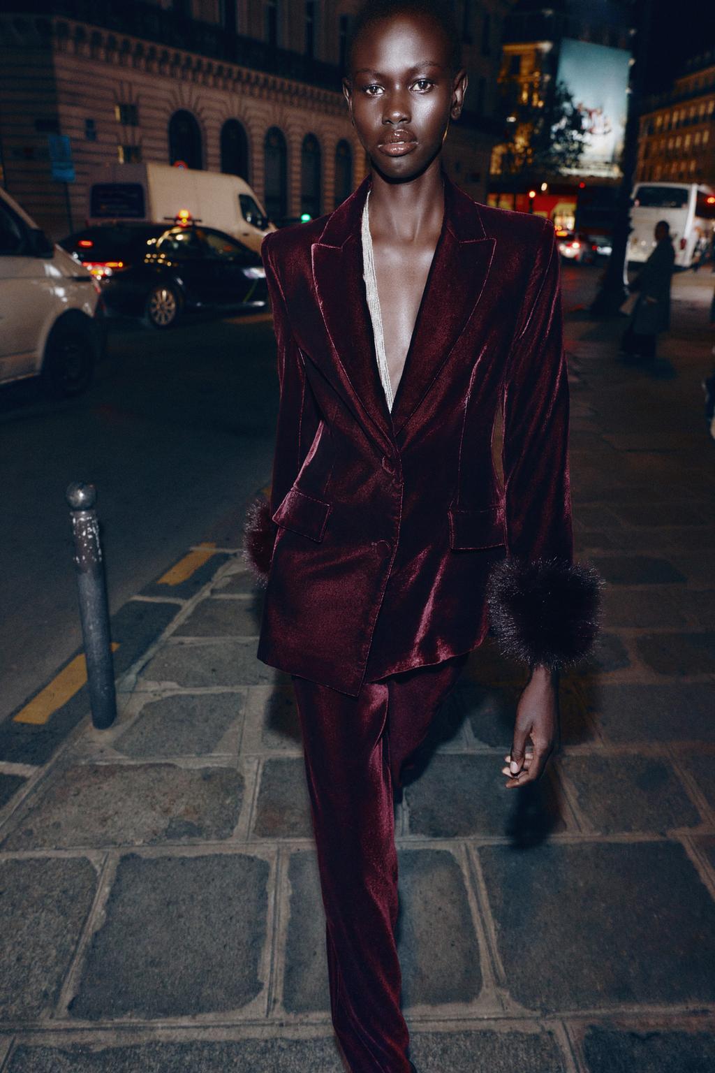 БЛЕЙЗЕР ИЗ БАРХАТА С МАНЖЕТАМИ ИЗ ИСКУССТВЕННОГО МЕХА