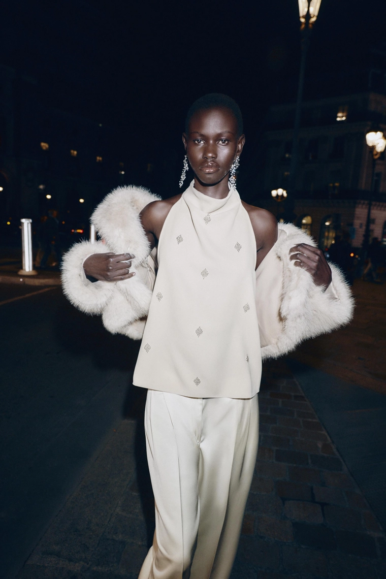 ТОП С ГОРЛОВИНОЙ ХАЛТЕР И БУСИНАМИ