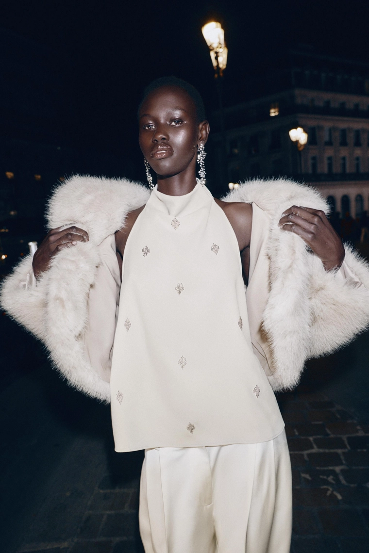 ТОП С ГОРЛОВИНОЙ ХАЛТЕР И БУСИНАМИ