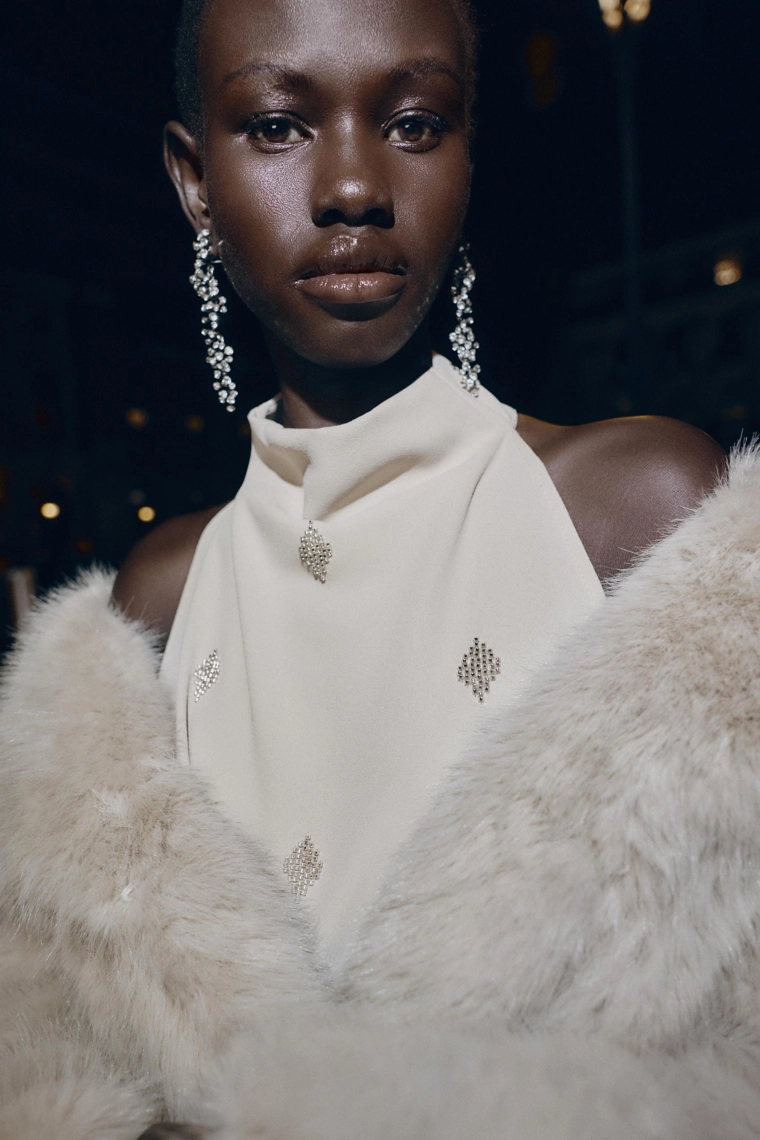 ТОП С ГОРЛОВИНОЙ ХАЛТЕР И БУСИНАМИ