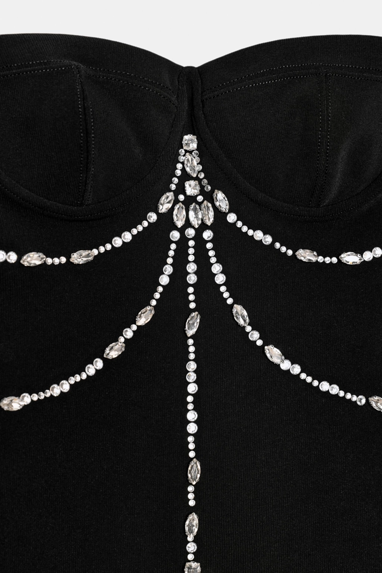 ЭЛАСТИЧНОЕ ПЛАТЬЕ СО СТРАЗАМИ