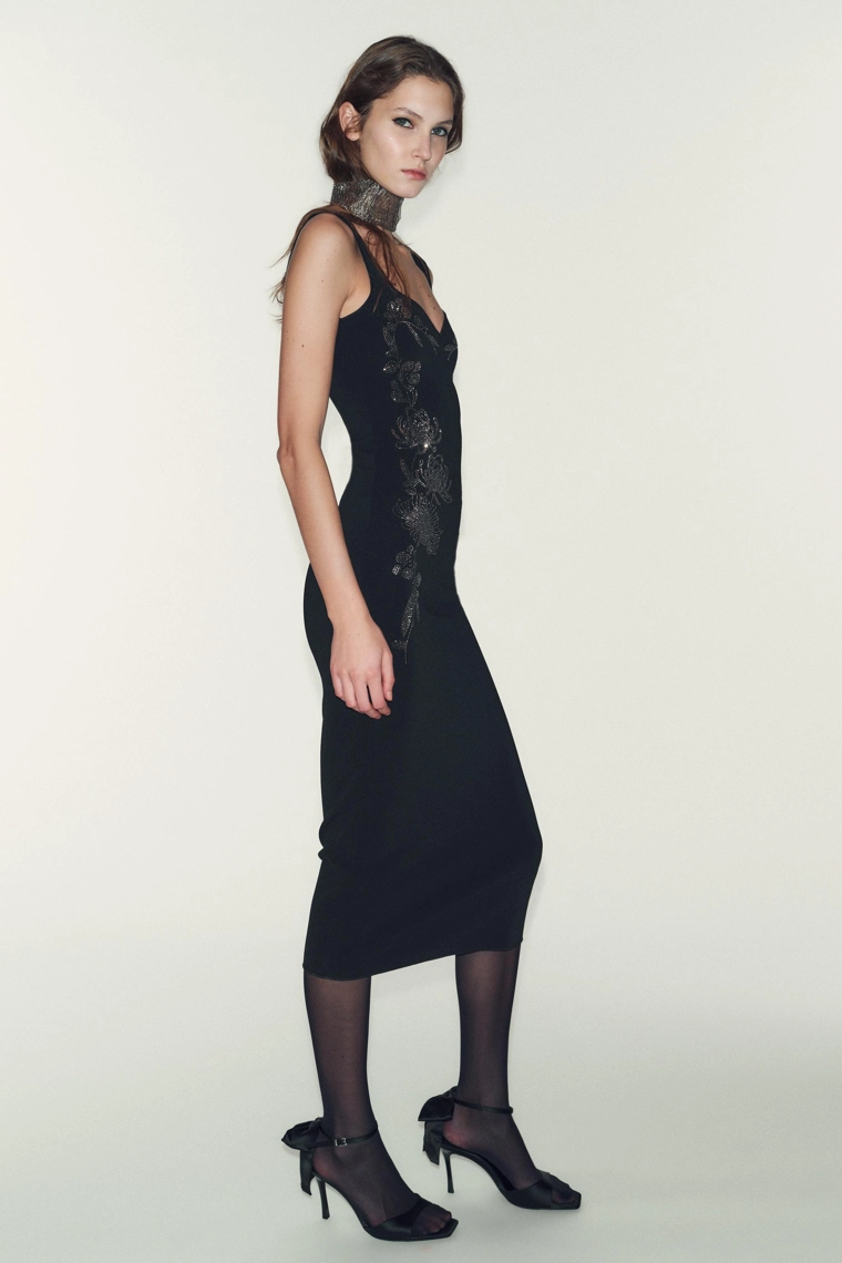 ПЛАТЬЕ МИДИ ИЗ ЭЛАСТИЧНОЙ ТКАНИ СО СТРАЗАМИ