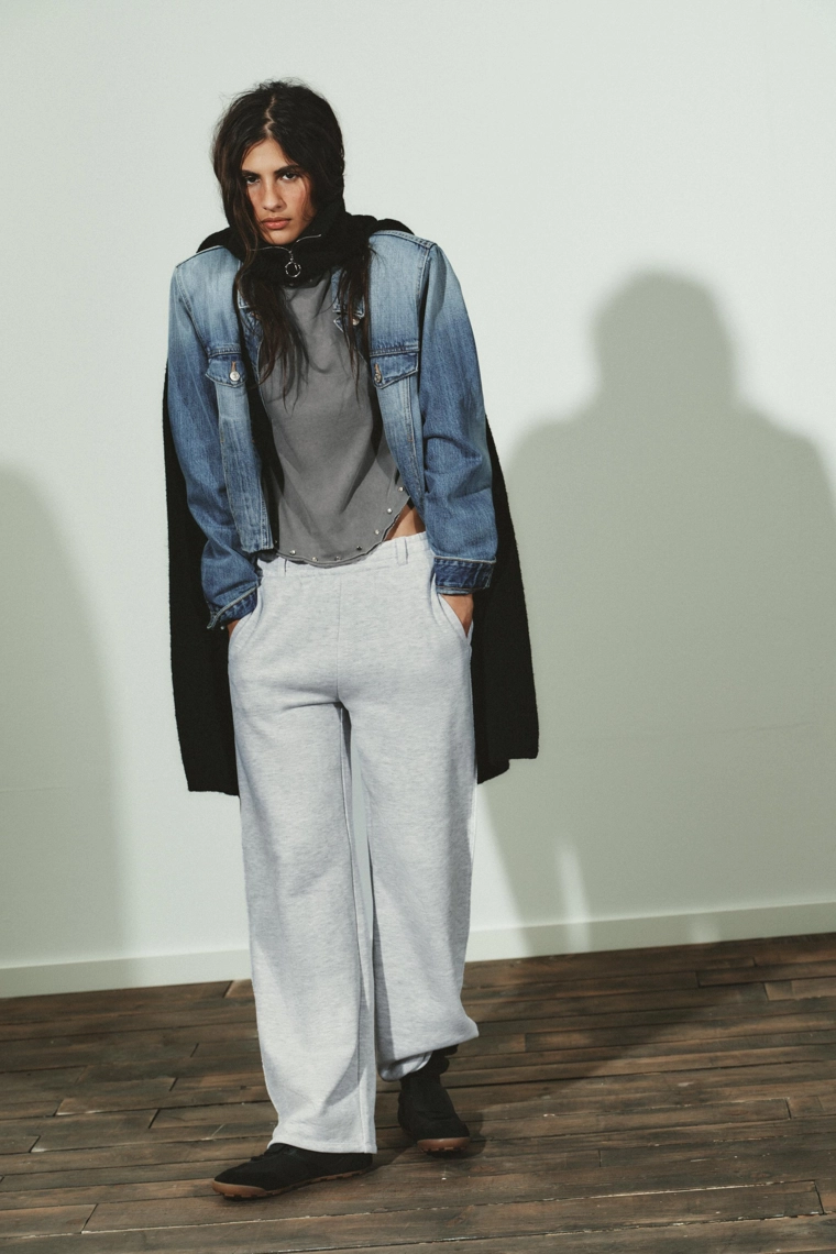 ТОП ИЗ ТКАНИ С ЭФФЕКТОМ ПОТЕРТОСТИ И ЗАКЛЕПКАМИ