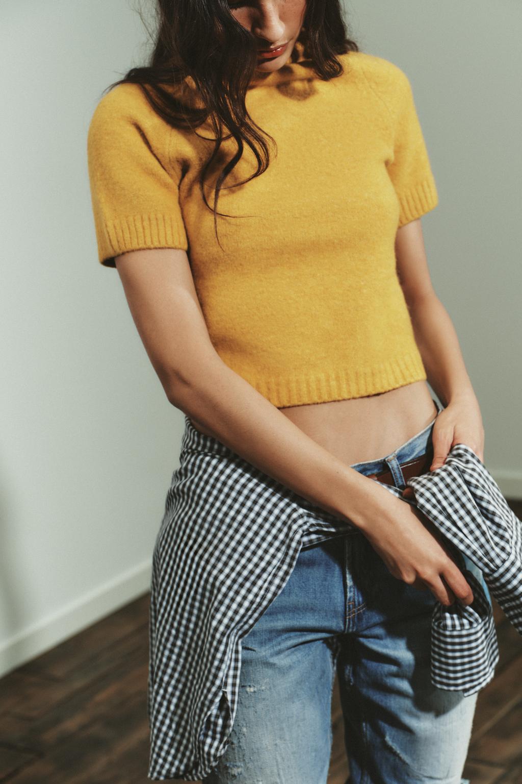 СВИТЕР ИЗ МЯГКОГО ТРИКОТАЖА С КОРОТКИМИ РУКАВАМИ