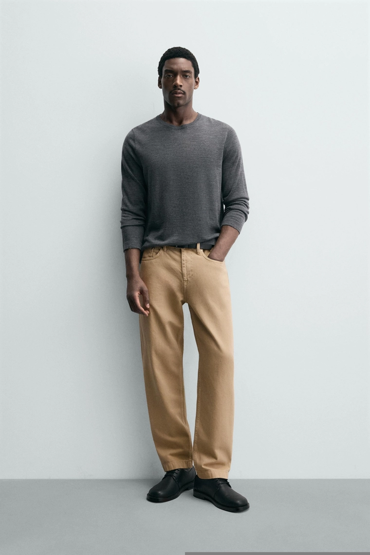 ДЖИНСЫ КЛАССИЧЕСКОГО КРОЯ С ЭФФЕКТОМ ПОТЕРТОСТИ