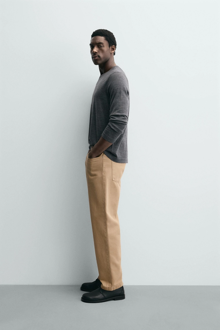 ДЖИНСЫ КЛАССИЧЕСКОГО КРОЯ С ЭФФЕКТОМ ПОТЕРТОСТИ