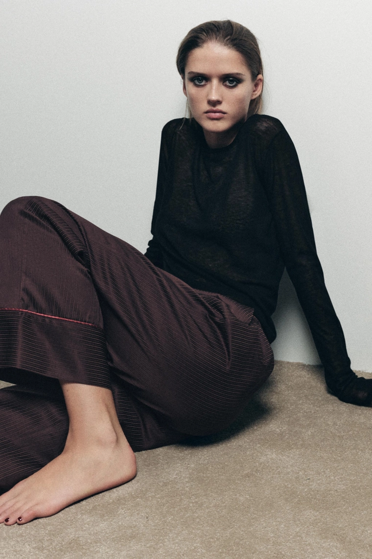 БРЮКИ В ПИЖАМНОМ СТИЛЕ В КОНТРАСТНУЮ ПОЛОСКУ