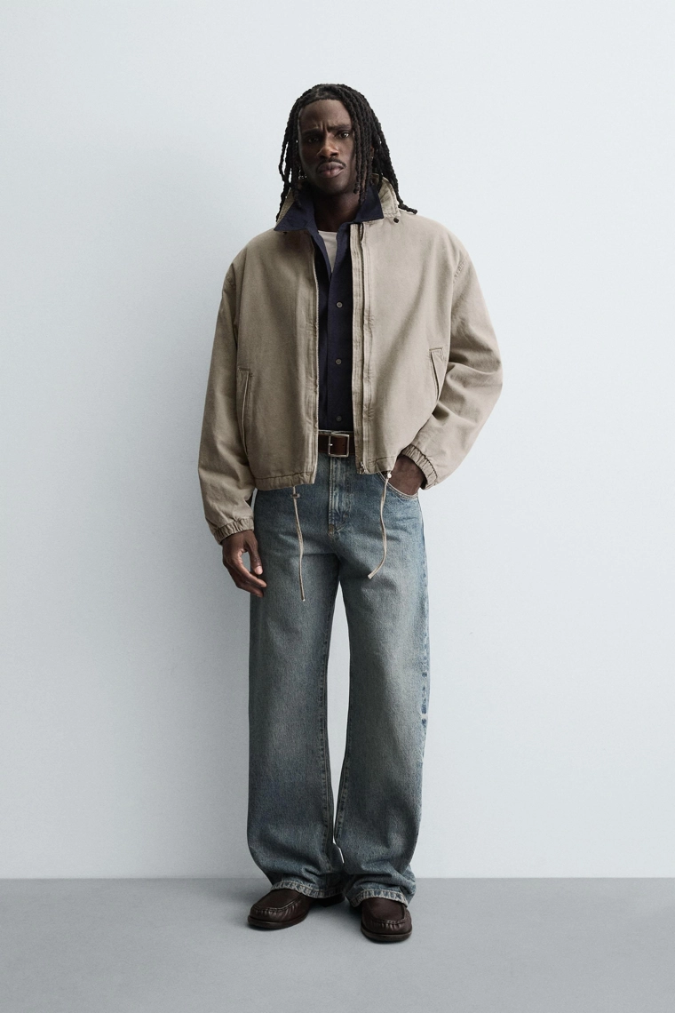 СТЕГАНАЯ КУРТКА С КОМБИНИРОВАННЫМ ВОРОТНИКОМ