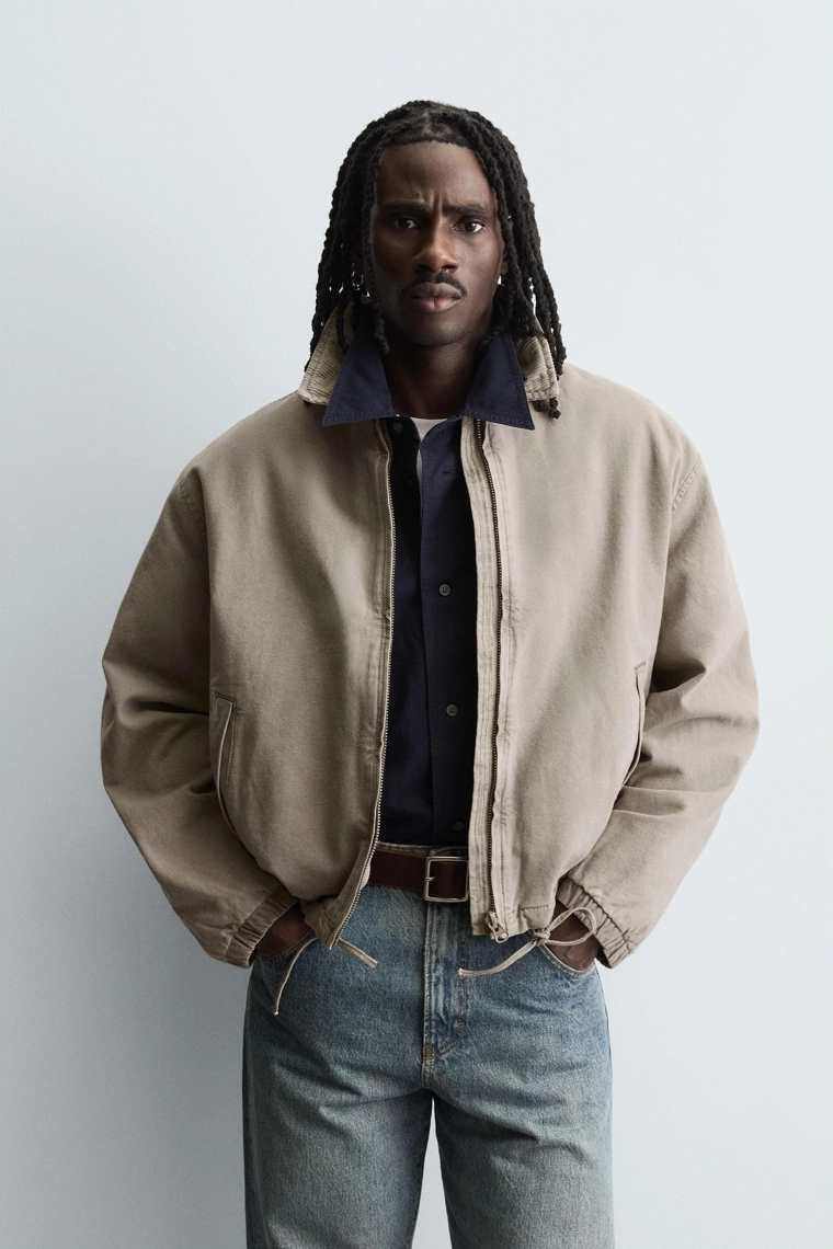 СТЕГАНАЯ КУРТКА С КОМБИНИРОВАННЫМ ВОРОТНИКОМ