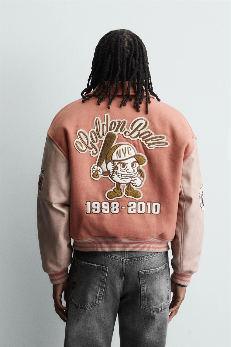 УТЕПЛЕННЫЙ БОМБЕР С НАШИВКАМИ