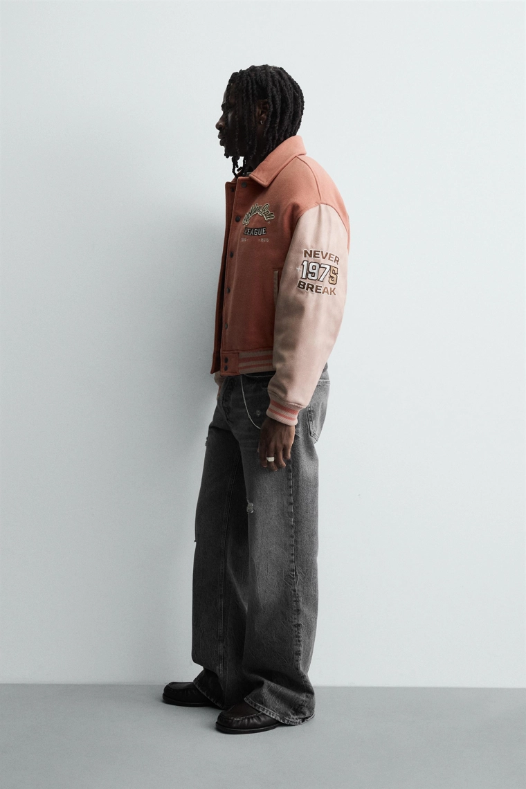 УТЕПЛЕННЫЙ БОМБЕР С НАШИВКАМИ