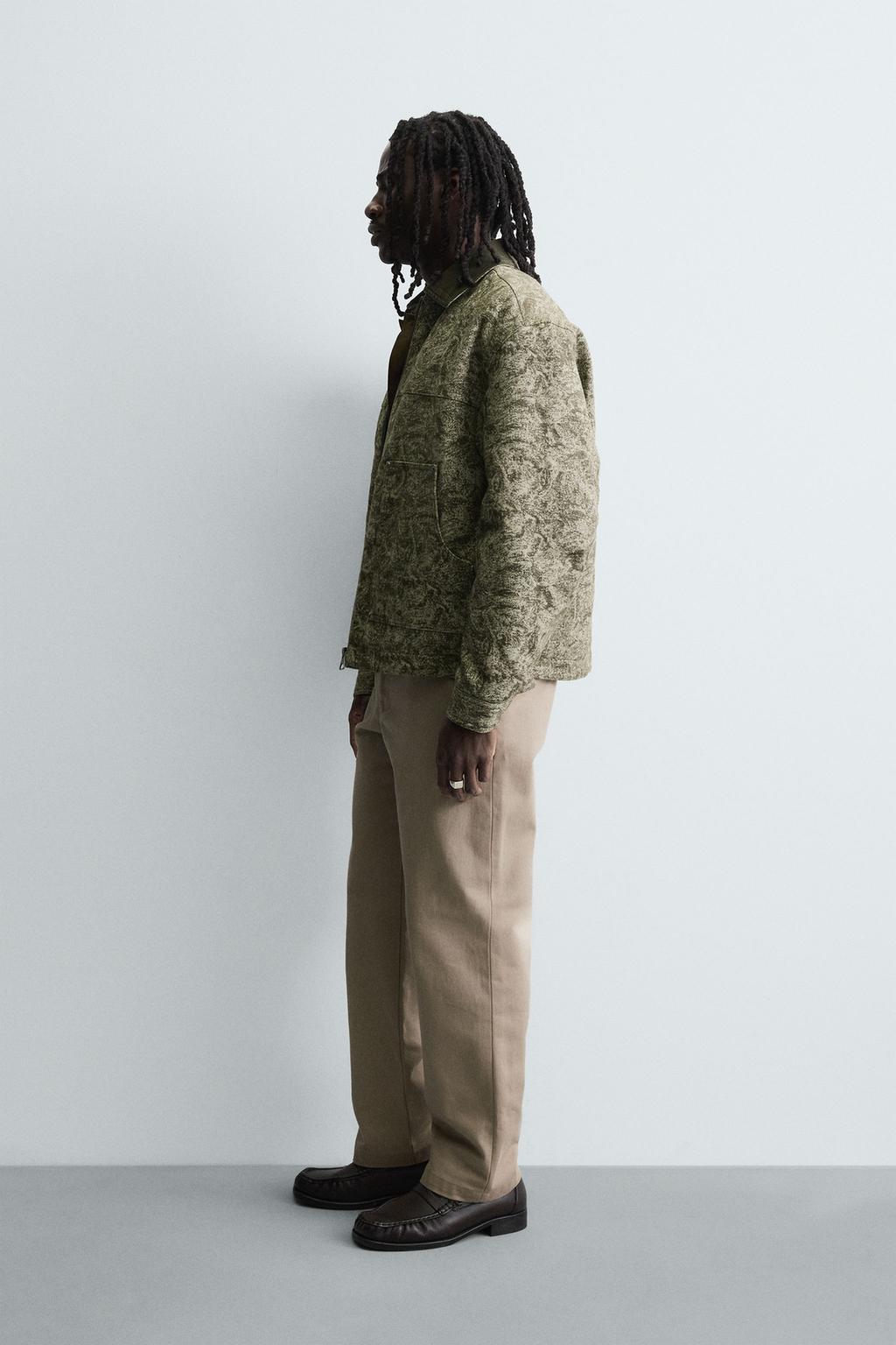 СТЕГАНАЯ КУРТКА JACQUARD С АБСТРАКТНЫМ УЗОРОМ