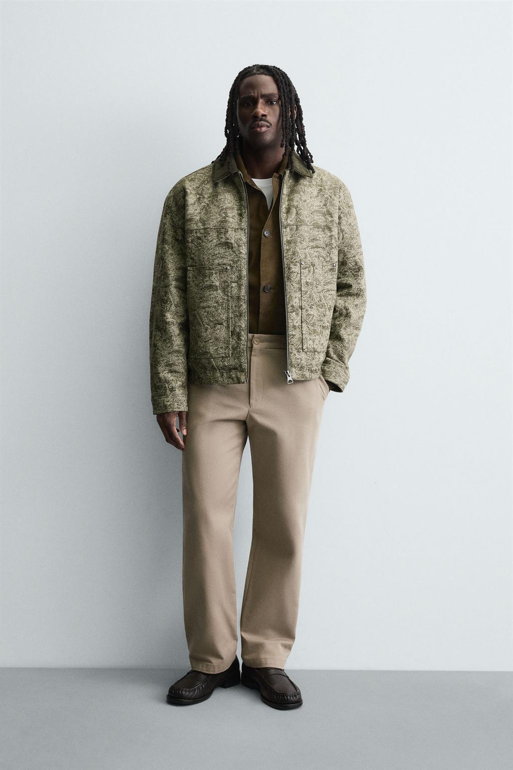 СТЕГАНАЯ КУРТКА JACQUARD С АБСТРАКТНЫМ УЗОРОМ