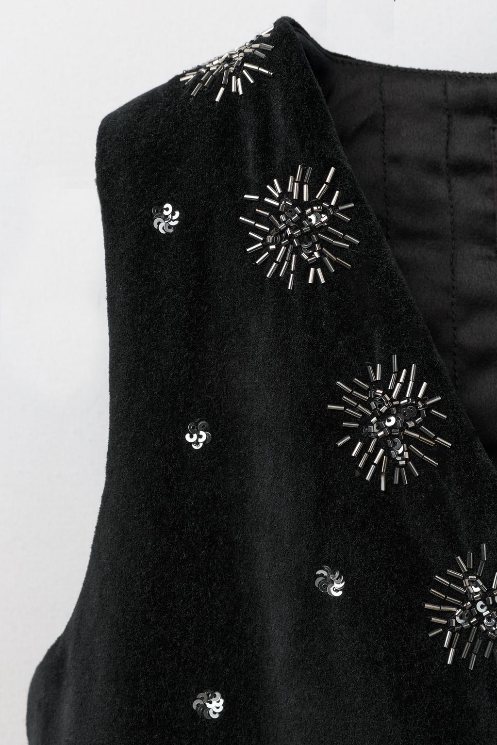 БАРХАТНЫЙ ЖИЛЕТ С БУСИНАМИ