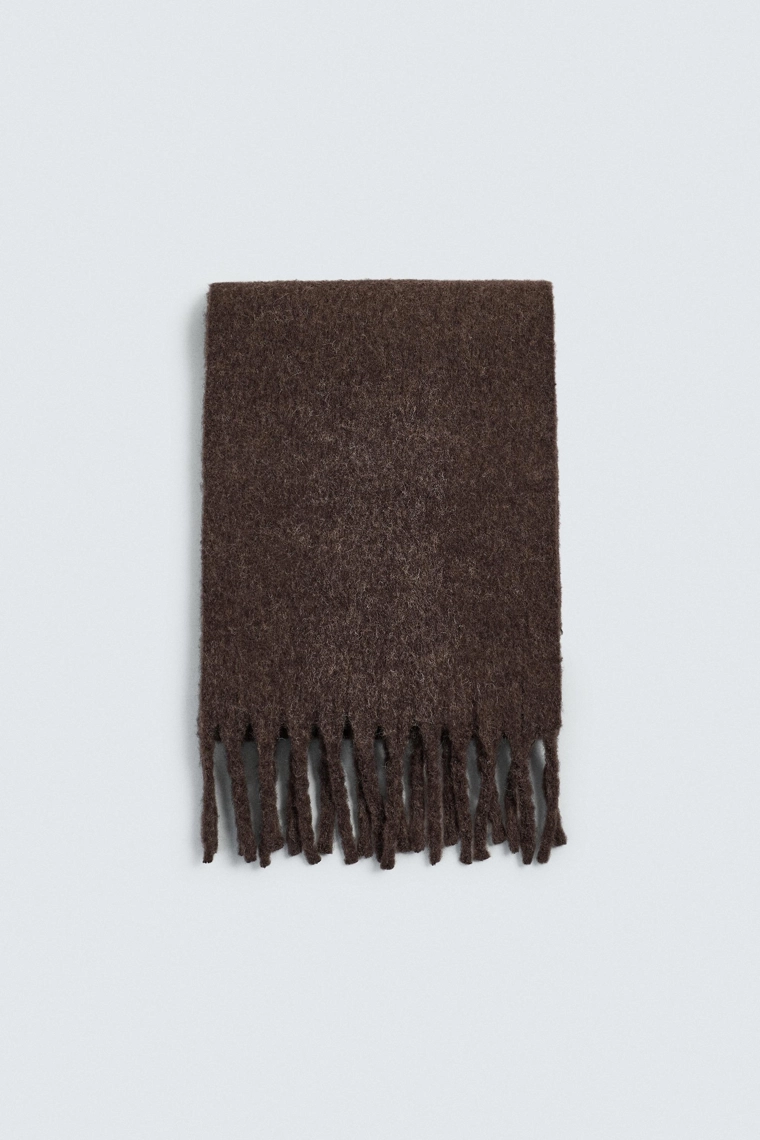 ШАРФ ИЗ РЕЛЬЕФНОЙ ТКАНИ С БАХРОМОЙ