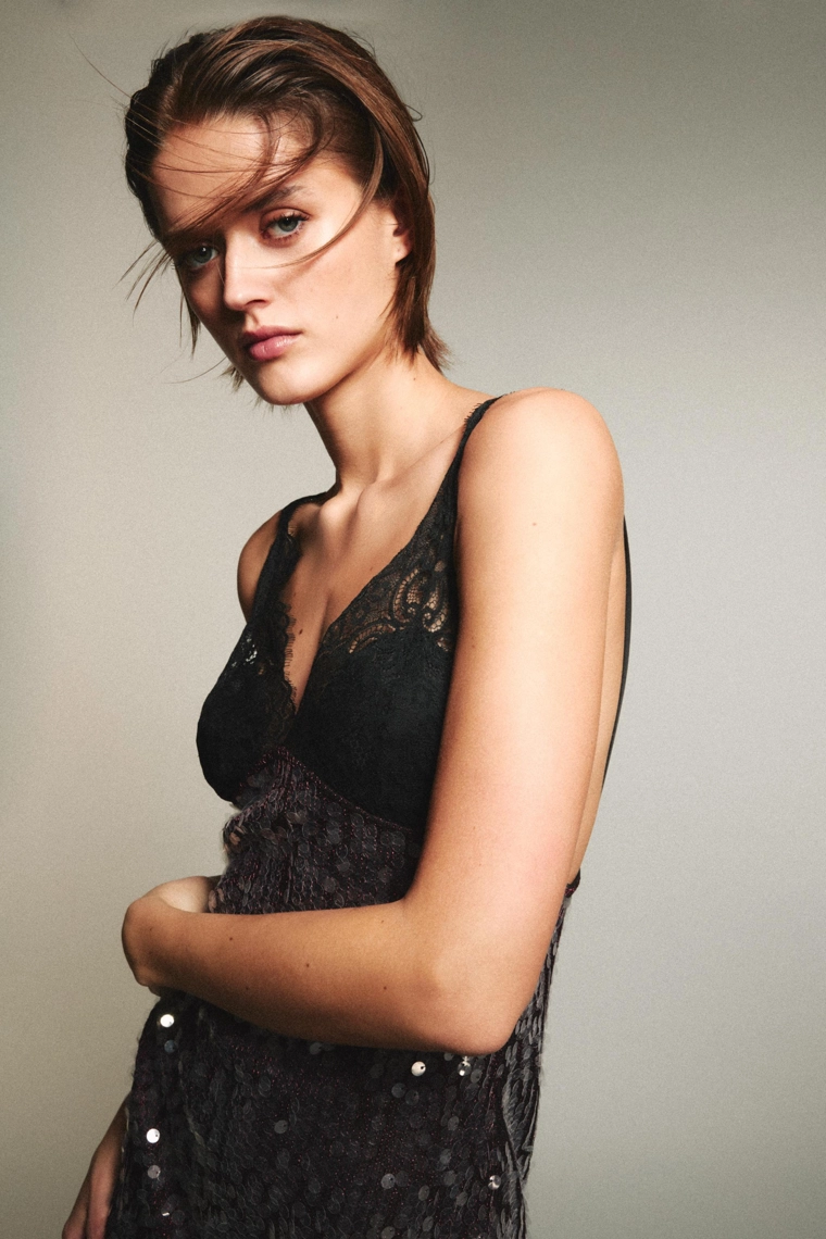 КОМБИНИРОВАННОЕ ПЛАТЬЕ МИДИ С ПАЙЕТКАМИ И КРУЖЕВОМ