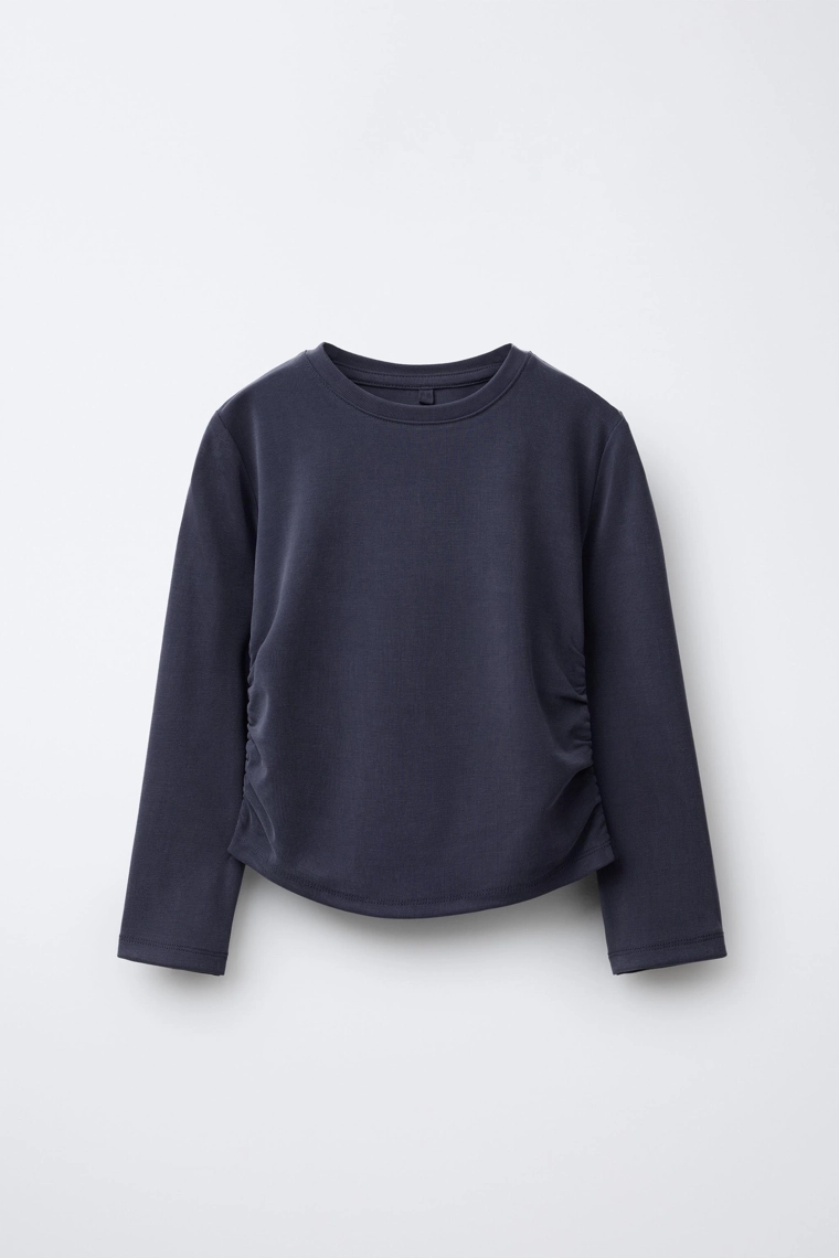 СПОРТИВНАЯ ФУТБОЛКА СО СБОРКАМИ