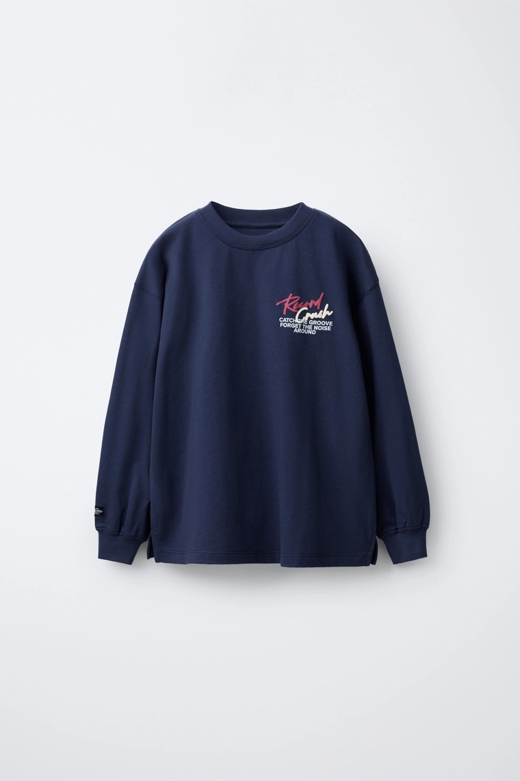 ФУТБОЛКА С РЕЛЬЕФНЫМ ПРИНТОМ