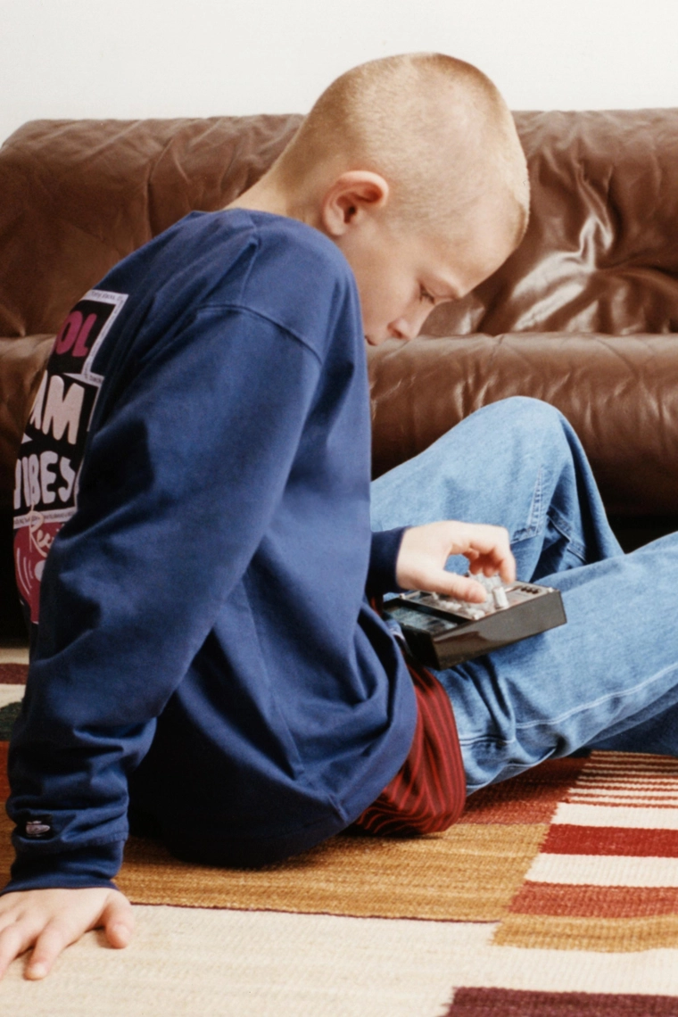 ФУТБОЛКА С РЕЛЬЕФНЫМ ПРИНТОМ