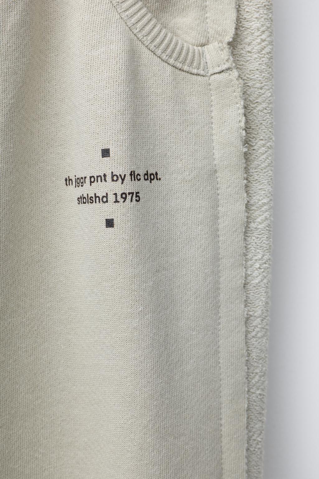 БРЮКИ-ДЖОГГЕРЫ ИЗ КОМБИНИРОВАННОЙ ТКАНИ