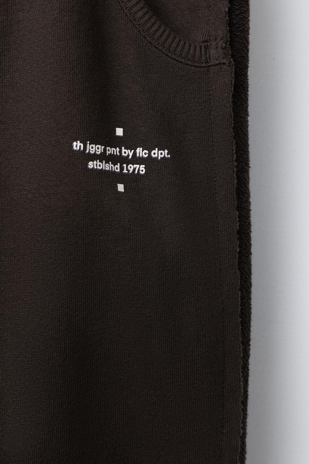 КОМБИНИРОВАННЫЕ БРЮКИ-ДЖОГГЕРЫ ИЗ МЯГКОЙ ТКАНИ