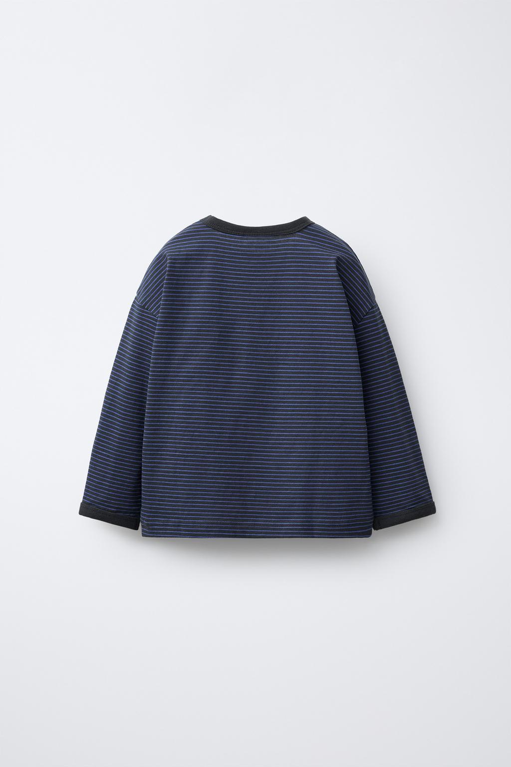 ФУТБОЛКА В ПОЛОСКУ С КОНТРАСТНЫМИ ДЕТАЛЯМИ