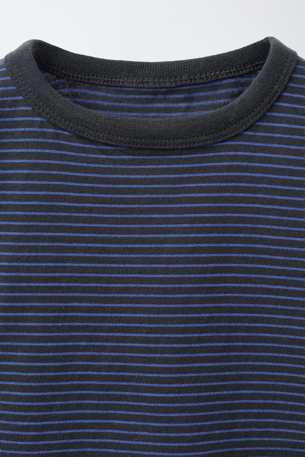 ФУТБОЛКА В ПОЛОСКУ С КОНТРАСТНЫМИ ДЕТАЛЯМИ